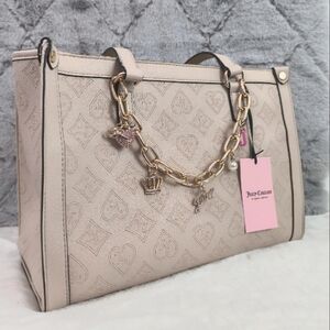 Juicy Couture  Shoulder Bag with Gold Chain And Charms Accents Shipping 💲4.99🤷